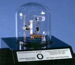 esimene transistor